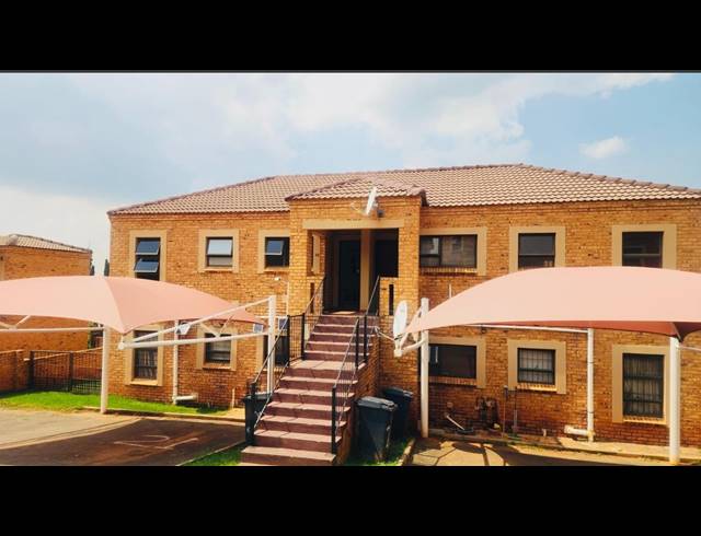 2 BEDROOM TOWNHOUSE FOR SALE IN KIBLER PARK